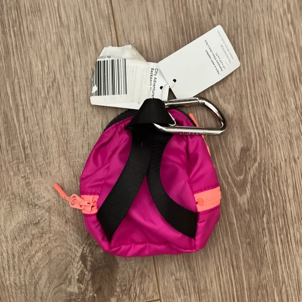 Lululemon adventure backpack nano clip - đź’śđź’— pairs with Sonic Pink belt bag - Picture 7 of 7